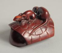 A CARVED NETSUKE with two rats. 1.75ins