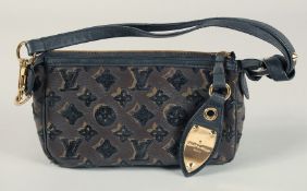 A LOUIS VUITTON MONOGRAM ECLIPSE MINI POUCHETTE BAG, COLLECTION AUTOMNE - HIVER, 2009 - 10, LOUIS
