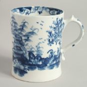 AN EARLY 18TH CENTURY LOWESTOFT MUG painted with Chinese landscapes.