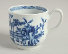 AN 18TH CENTURY WORCESTER EARLY PRINTED COFFEE CUP in under glaze blue, with the Plantation