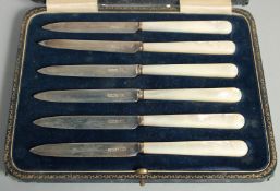 A SET OF SIX CASED MOTHER OF PEARL HANDLE TEA KNIVES. Sheffield, 1924.