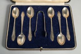 A SET OF SIX SILVER COFFEE SPOONS and SUGAR TONGS in a fitted case. Sheffield, 1937.