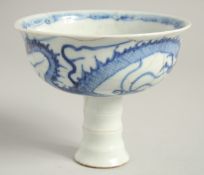 A CHINESE BLUE AND WHITE STEM CUP. 5ins high.