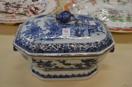 A Chinese blue and white tureen and cover.