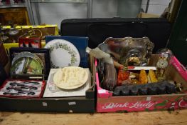 A quantity of miscellaneous collectables.