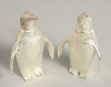 A SMALL PAIR OF SILVER PLATED PENGUIN SALT AND PEPPERS.
