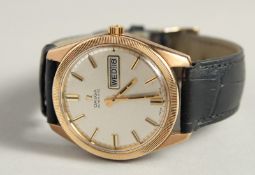 A GENTLEMAN'S 9CT GOLD OMEGA SEAMASTER AUTOMATIC OVERSIZE DAY DATE WRISTWATCH with leather strap, in