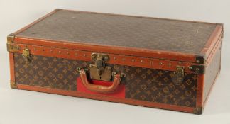 A LOUIS VUITTON SUITCASE. No. 771989 with Louis Vuitton label. FROM Saks & Co., New York. Lock no.