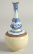 A SMALL CHINESE TWO-TONE BLUE AND WHITE PORCELAIN VASE. 17cm high