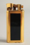 A VERY GOOD DUNHILL LIGHTER, No. 469876 in a Dunhill box.
