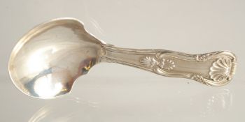 A WILLIAM IV SILVER QUEENS PATTERN CADDY SPOON. London 1833.