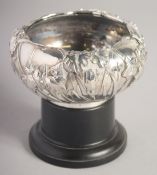 A MUSHASHIYA YOKOHAMA JAPANESE SILVER BOWL, the sides with flowers in relief. 4.75ins diameter on