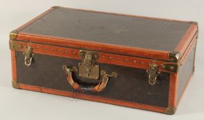 A LOUIS VUITTON SUITCASE. No. 795837 with Louis Vuitton label, pull-out tray. Lock no. 106402. 23.