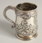 A GEORGE I SILVER CHASED HALF PINT TANKARD. London 1726. Maker R. B.
