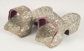 A PAIR OF SILVER MOUNTED CONCHES 6.5ins.