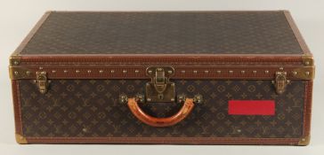 A LARGE LOUIS VUITTON SUITCASE. No. 081502. With Louis Vuitton label. Lock no. 1078192 with key.