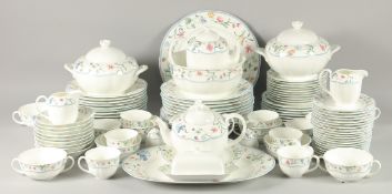 A LARGE VILLEROY & BOCH CHATEAU COLLECTION 