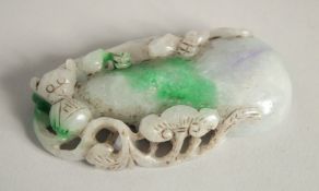 A JADE CARVING OF A FROG. 3.25ins.