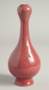 A SMALL CHINESE ONION SHAPED VASE.