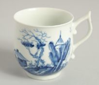 AN 18TH CENTURY WORCESTER BELL SHAPED COFFEE CUP with wishbone handle finely painted with the Gazebo