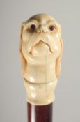 A CARVED BONE HANDLE WALKING STICK, KING CHARLES SPANIEL. 2ft 11ins long