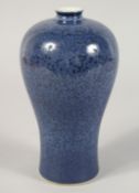 AN UNUSUAL CHINESE SPECKLED BLUE GLAZE VASE with faint gilt speckle to the shoulder. 19.5cm high