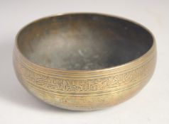 A 15TH/16TH CENTURY MAMLUK ENGRAVED BRASS BOWL, the exterior with a band of calligraphy. 15.5cm