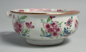 A CHINESE FAMILLE ROSE PORCELAIN BOWL, bowl 12cm diameter, (af).