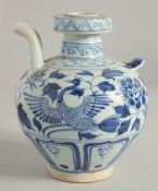 A CHINESE YUAN STYLE BLUE AND WHITE PORCELAIN WINE EWER, with double-spout and painted with exotic