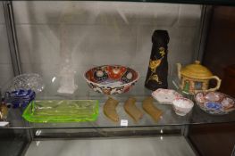 Decorative porcelain and glassware.