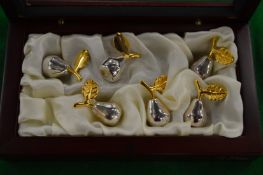 Pear shaped place name holders.