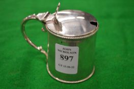 A silver drum mustard.