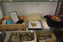 A large quantity of jewellery.