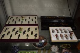 Mahjong gaming counter stands and decorative models of drums and pipers, boxed.