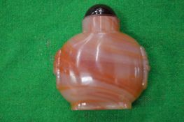 A Chinese agate style snuff bottle.