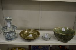 Four pieces of oriental porcelain and pottery.