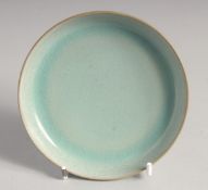 A SMALL CHINESE RUI WARE CELADON GLAZE DISH. 11cm diameter