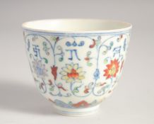 A CHINESE DOUCAI PORCELAIN CUP, six-character mark to base, 6cm high.