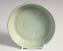 A CHINESE RU STYLE CELADON SAUCER DISH, 12cm diameter.