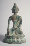 A SMALL RARE EARLY THAI BRONZE BUDDHA, 6cm high.