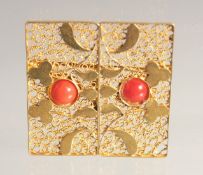 AN 18CT GOLD SQUARE FILLIGREE AND CORAL BROOCH.