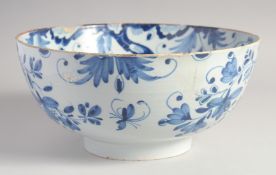AN 18TH CENTURY DELFT BLUE AND WHITE CIRCULAR PUNCH BOWL. 11ins diameter.