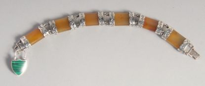 A SILVER AGATE SCOTTISH TOGGLE BRACELET