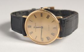 A GENTLEMAN'S 18CT GOLD BAUME & MERCIER QUARTZ WRISTWATCH with leather strap. Ref: 15142, No.