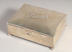 AN EDWARD VII SILVER BRIDGE BOX with sliding drawer. 6ins x 4.5ins. Dated 1907.