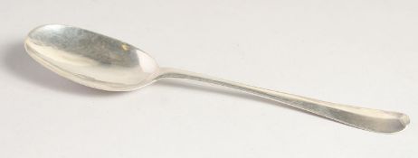 A GEORGE II SILVER RAT TAIL DESSERT SPOON. London 1729. Maker: William Scarlett.