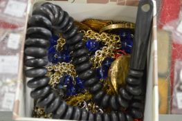 A box of bijouterie.