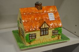 A Beswick cottage cheese dish and cover.