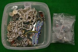 Silver and other jewellery.