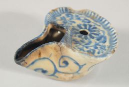 A 17TH CENTURY PERSIAN SAFAVID GLAZED POTTERY OIL LAMP, 10cm.